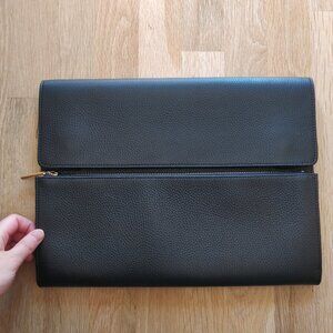 Cuyana Tech Carryall Laptop Sleeve - Black Leather